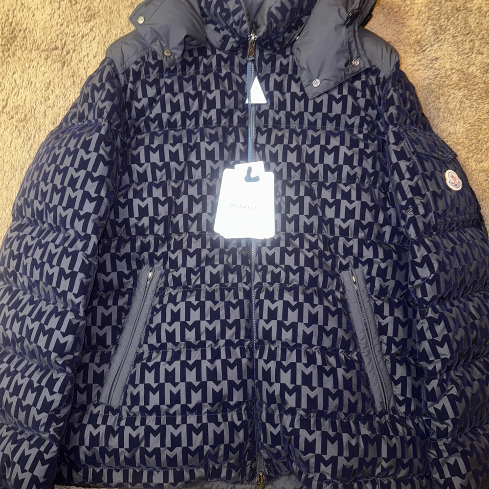 Moncler 
Navy & Black Savoie Reversible Down Jacket ✨🔥